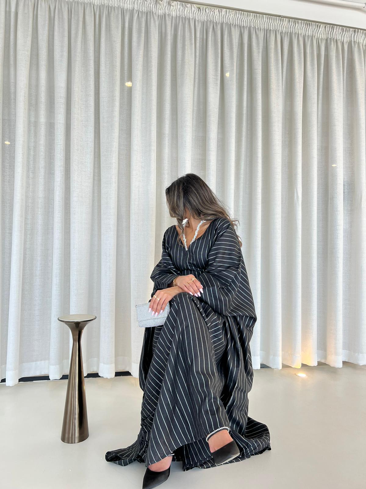 Luna - shinny black linen