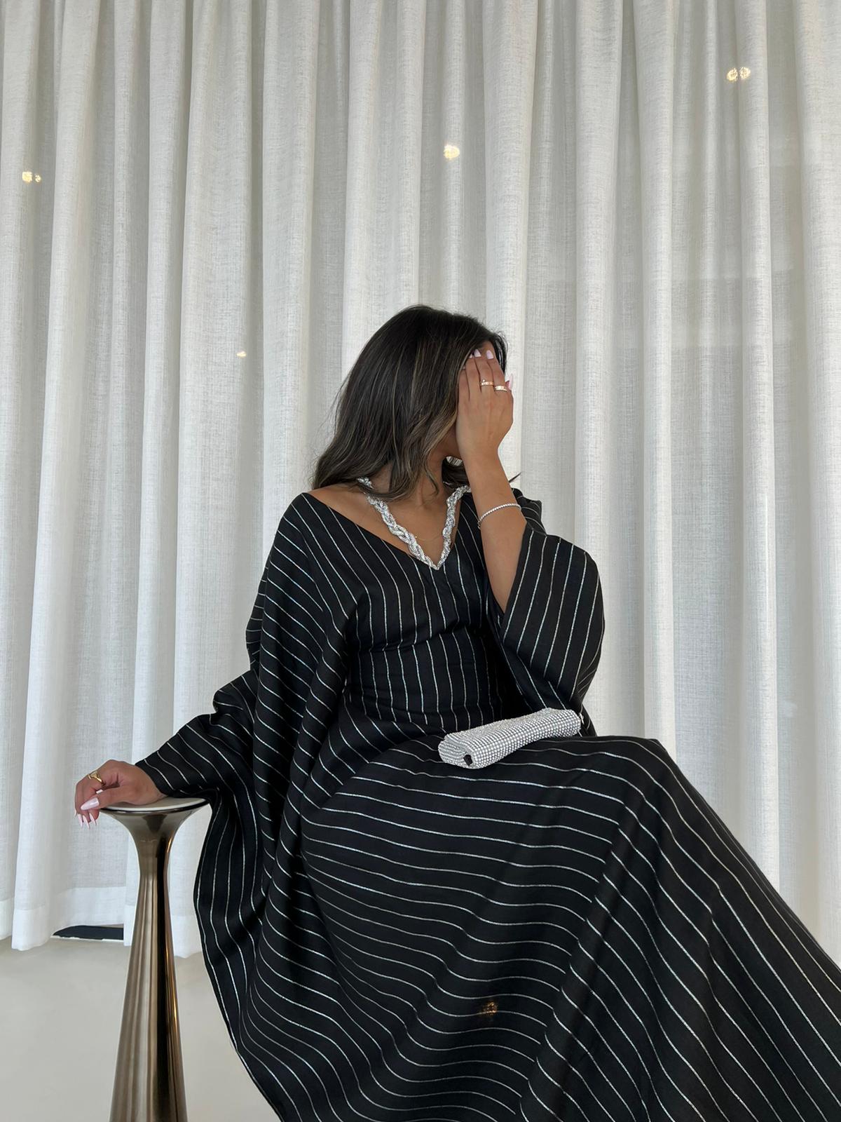 Luna - shinny black linen