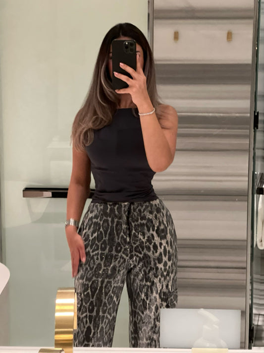 Gray leopard Cargo