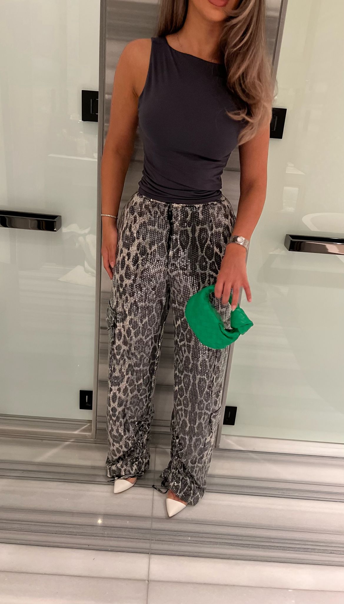 Gray leopard Cargo